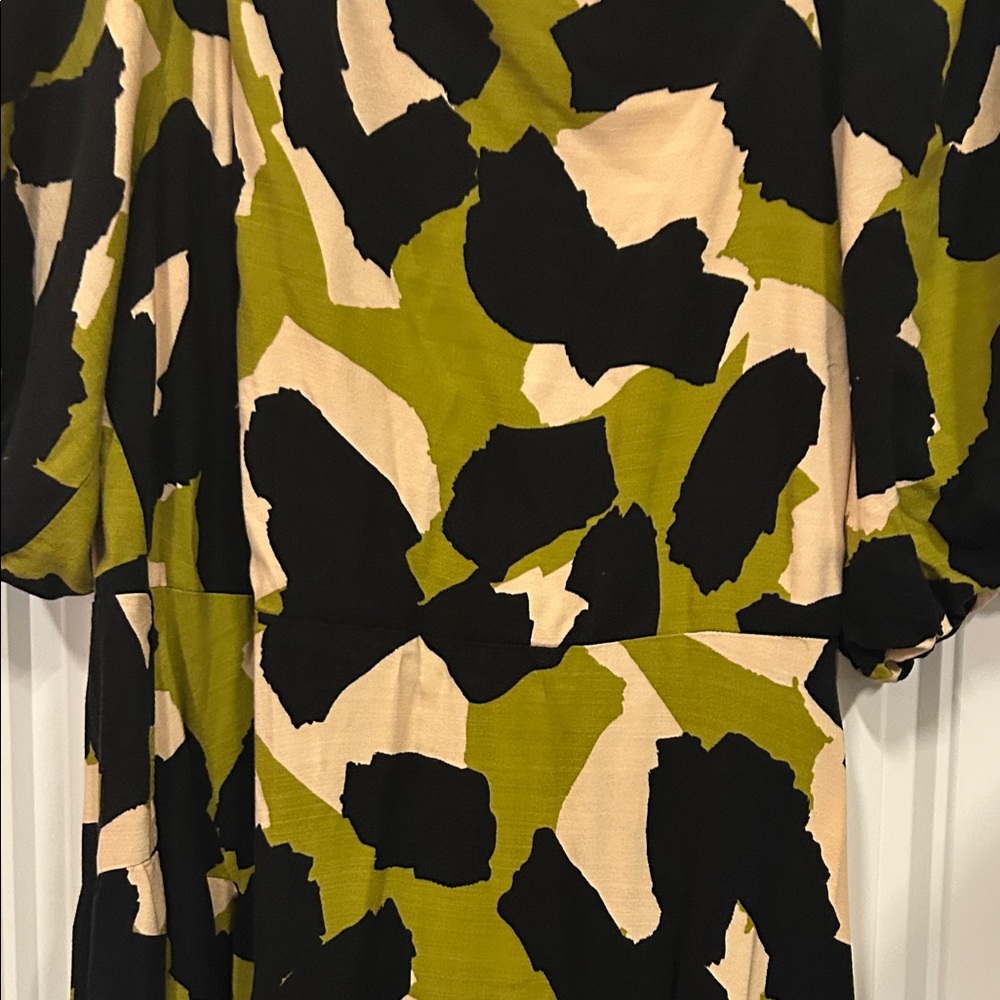 City Chic Olive Green & Black Abstract Midi Dress - Picture 4 of 8